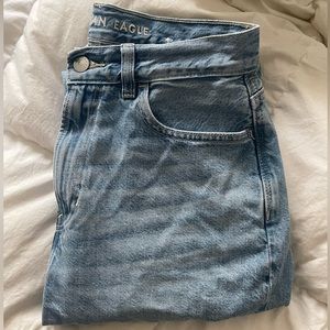 American Eagle Mom Jean
